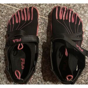 Fila  Skele-toes Women’s Shoes Easy Slip On Size 5 Black/ Pink(3PK001EX-027) GUC